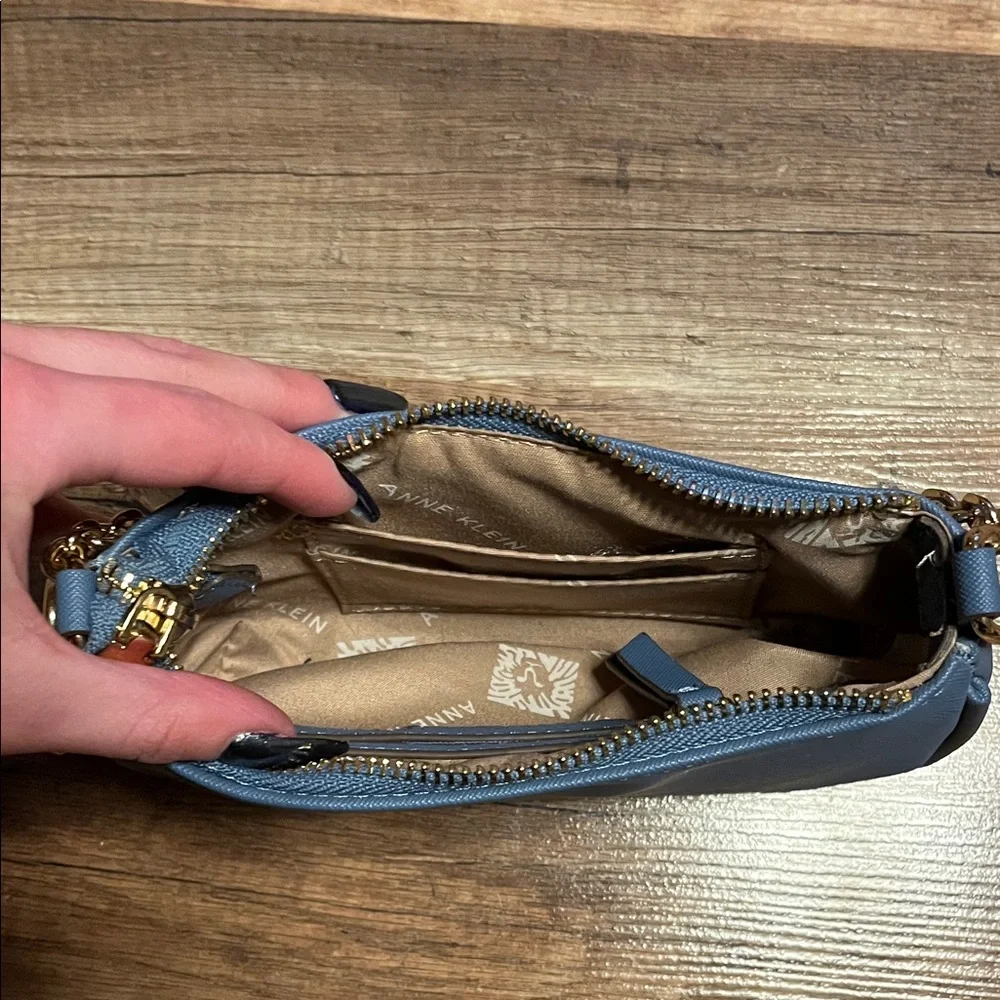 Anne Klein Blue Clutch with Gold Chain - Picture 8 of 9